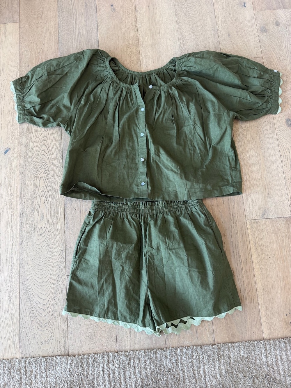 Women's Olive Green 2-Piece Set Blouse & Shorts Scalloped Edge